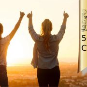 Craheim Jubiläum 50 Jahre mit Banner und Jungen Menschen, die sich freuen