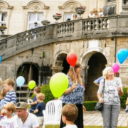 50 Luftballons steigen beim Jubiläumswochenende