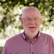 Hartmut Völkner, Jahrgang 1952, Langgöns, vier Kinder. Hartmut ist Pfarrer i.R., Familientherapeut (DGFS), Lehrsupervisor (DGfP) und Vorsitzender von proEHE (FLMD).